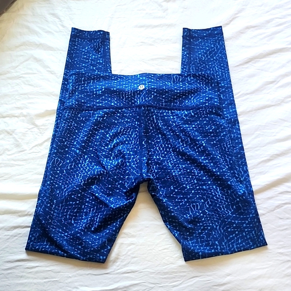 Lululemon Leggings Blue print design 💙